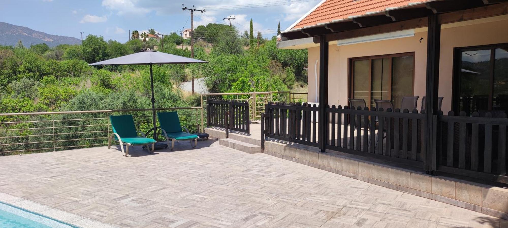 Roses Villa Trimiklini Luaran gambar