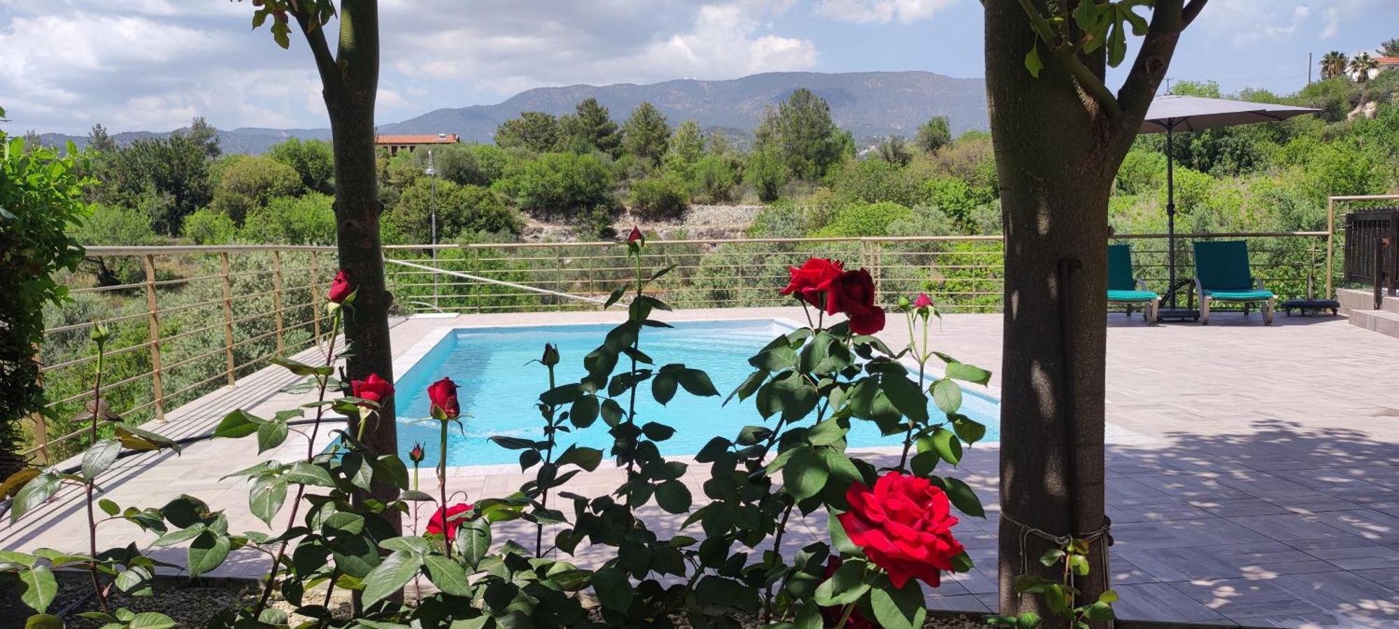 Roses Villa Trimiklini Luaran gambar