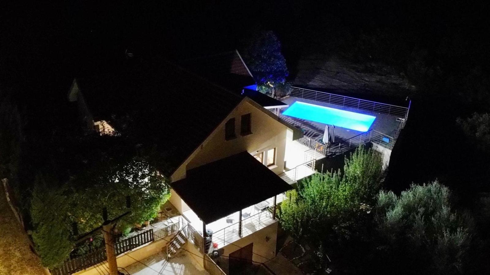 Roses Villa Trimiklini Luaran gambar