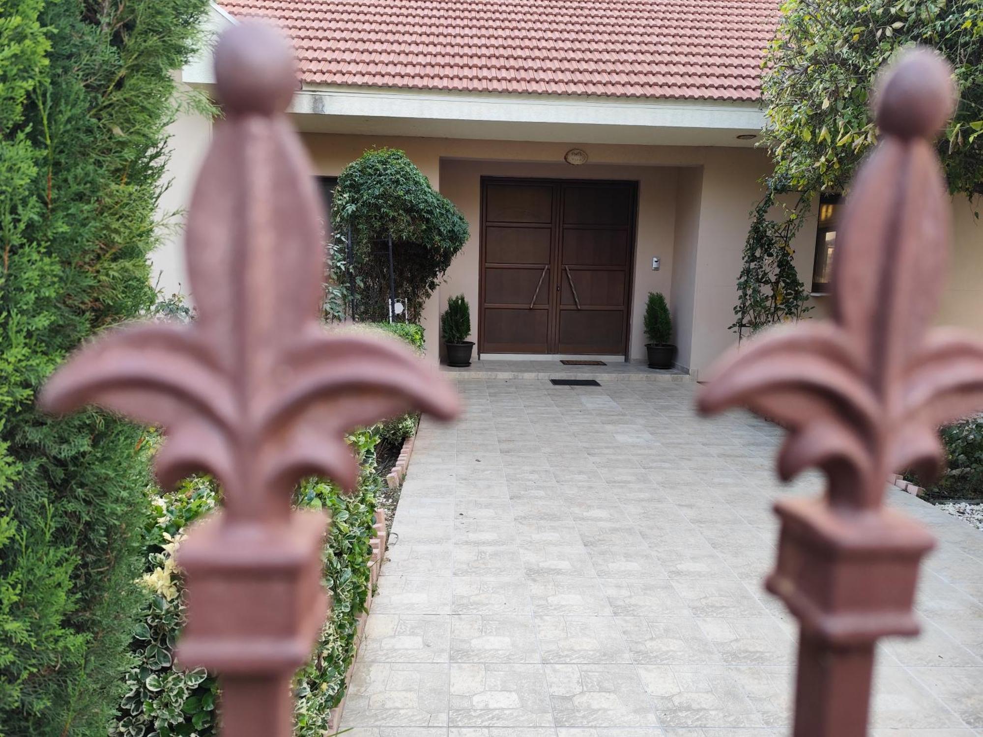 Roses Villa Trimiklini Luaran gambar